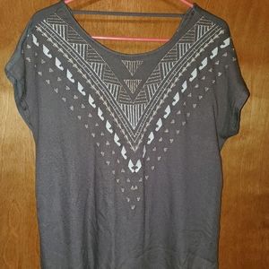 Apt 9 gray top with design
